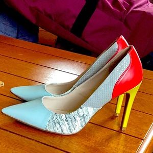 NWOT color block heels with metallic snake print
